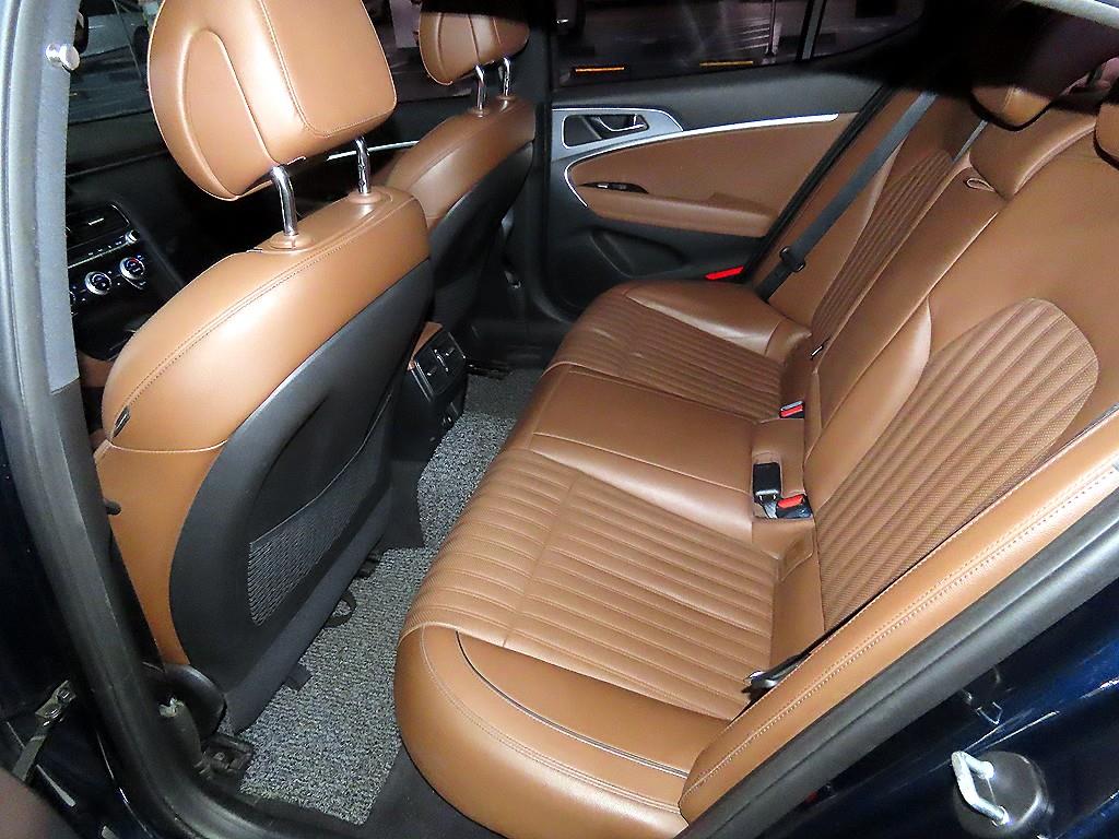 Genesis G70 - Vista 7