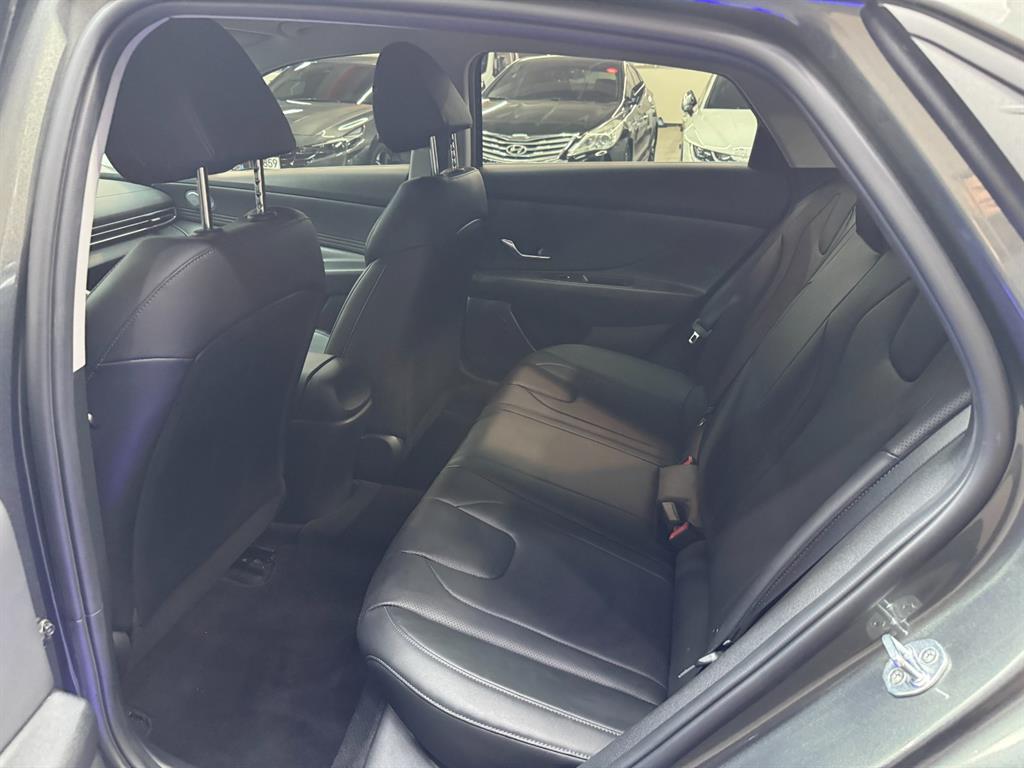 HYUNDAI Avante - Vista 9