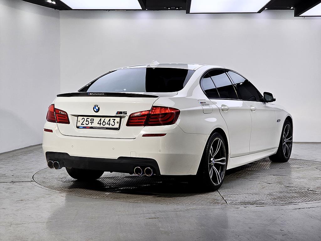 BMW 5 Series - Vista 4