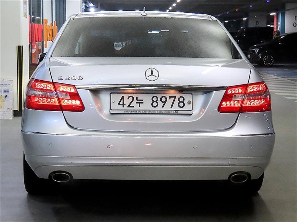 Mercedes Benz E class - Vista 5