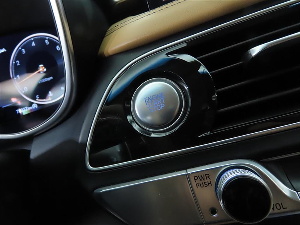 Genesis G70 - Vista 12