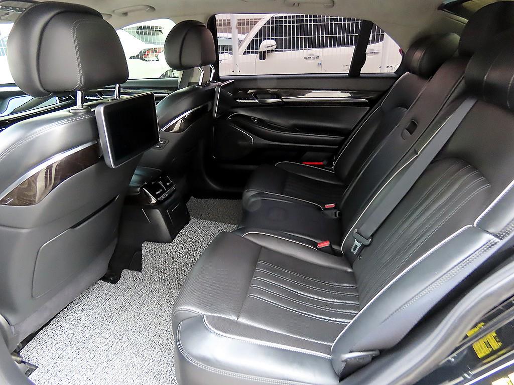 Genesis EQ900 - Vista 6