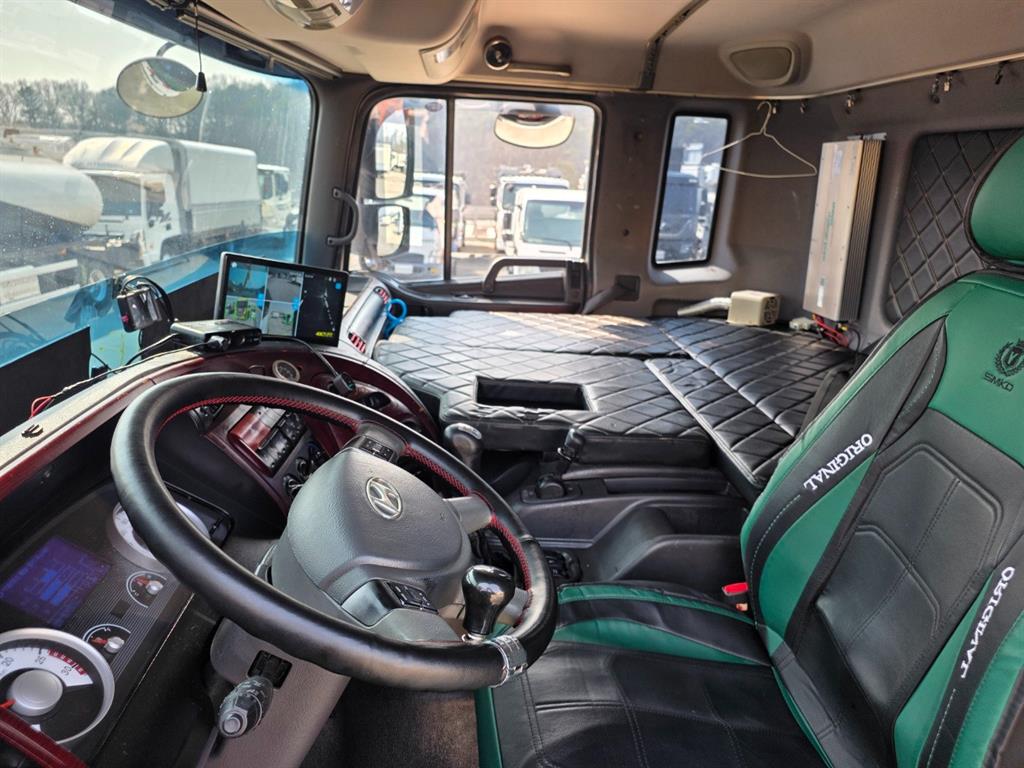 medium and large cargo truck - Vista 12