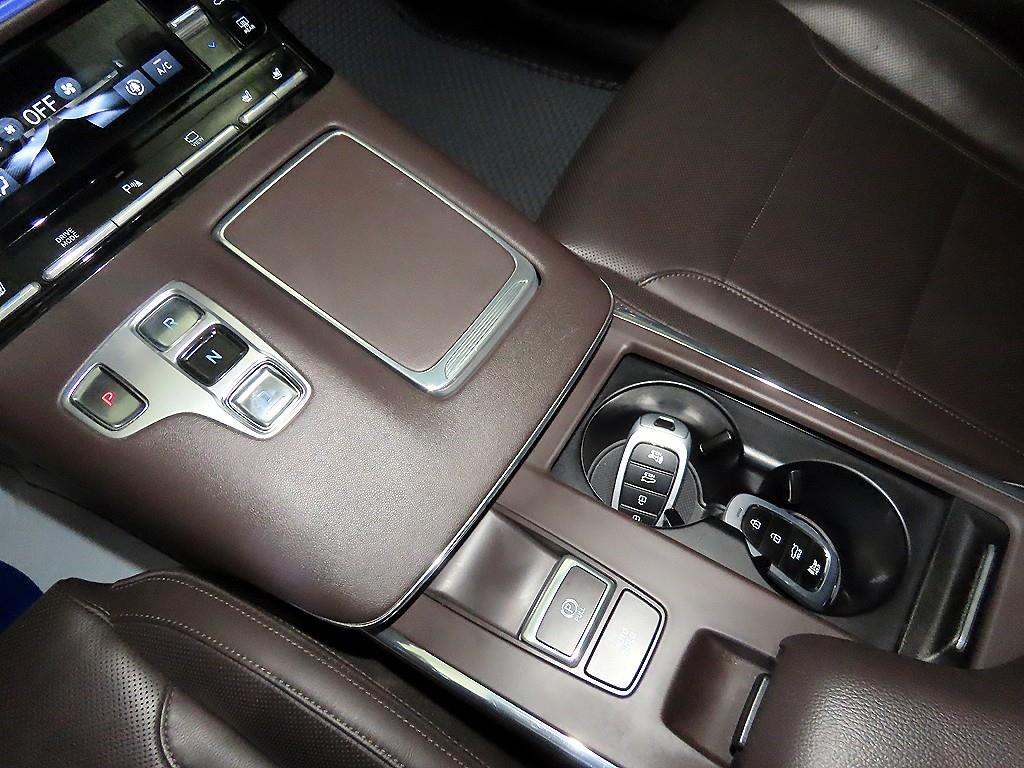 HYUNDAI Grandeur - Vista 12