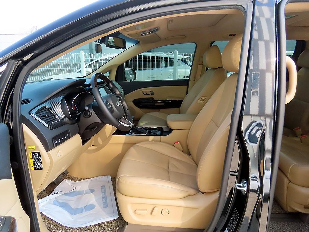 KIA Carnival - Vista 5