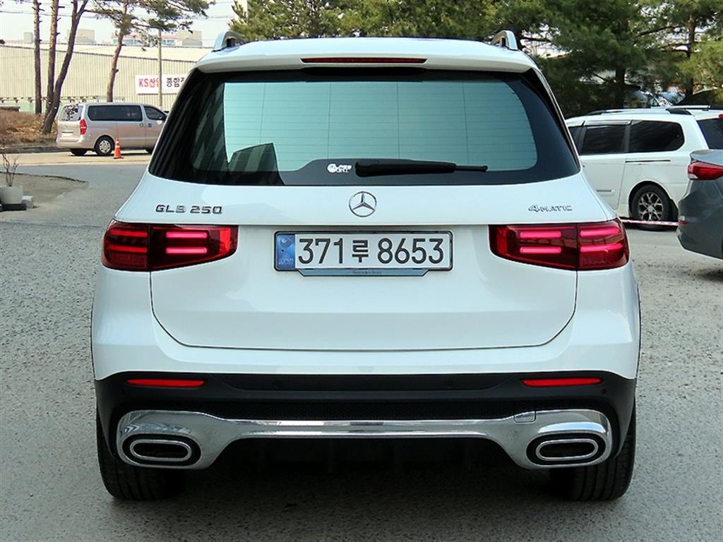 Mercedes Benz GLB Class - Vista 4