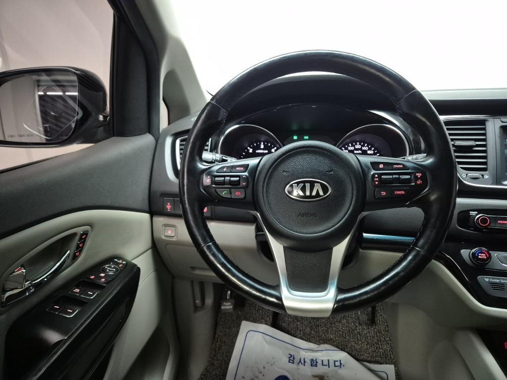 KIA Carnival - Vista 9