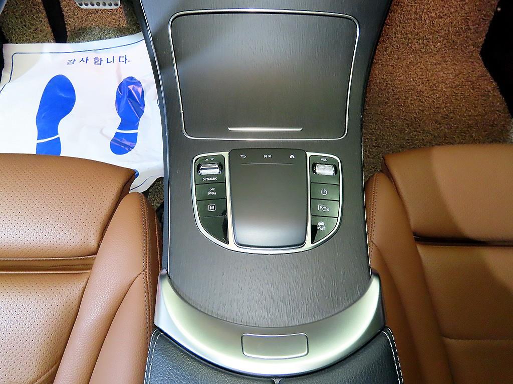 Mercedes Benz GLC Class - Vista 12