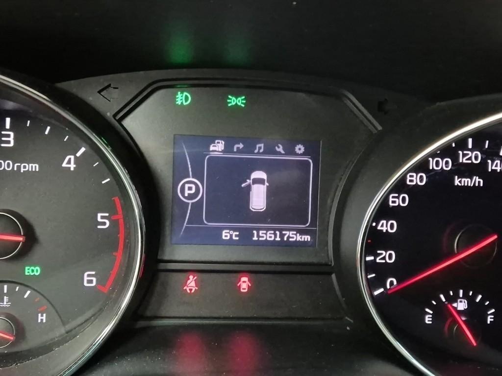 KIA Carnival - Vista 6