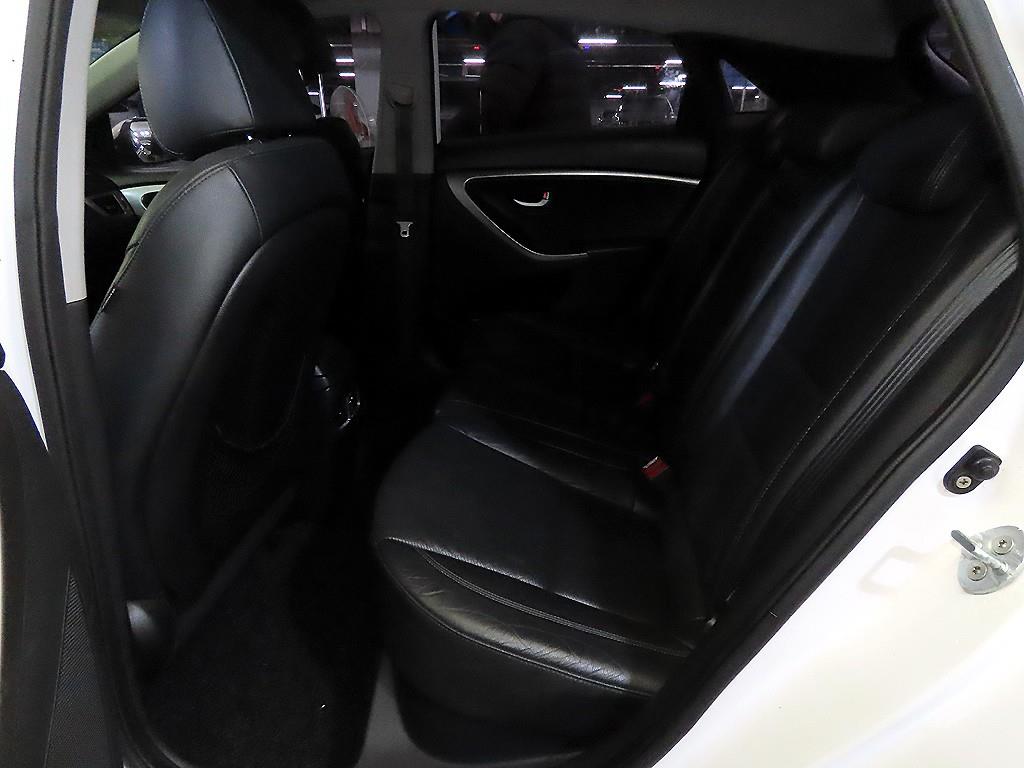 HYUNDAI i30 - Vista 7