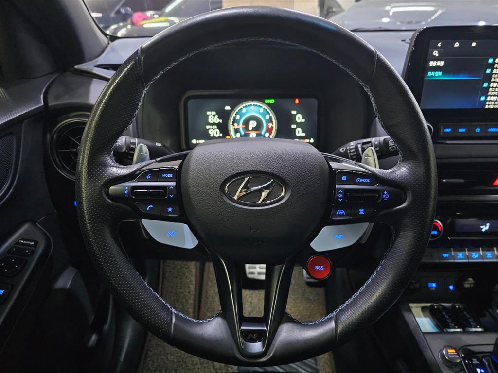 HYUNDAI Kona - Vista 9