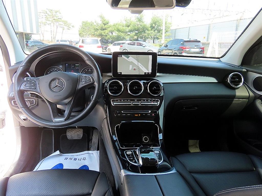 Mercedes Benz GLC Class - Vista 7