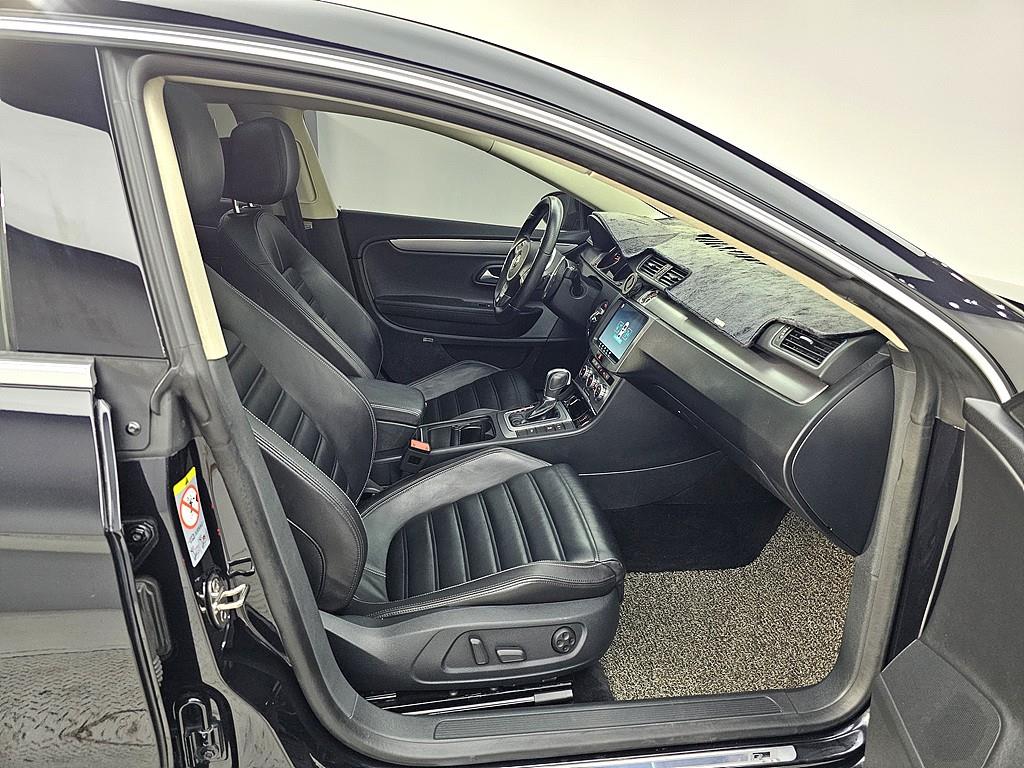 Volkswagen CC - Vista 11