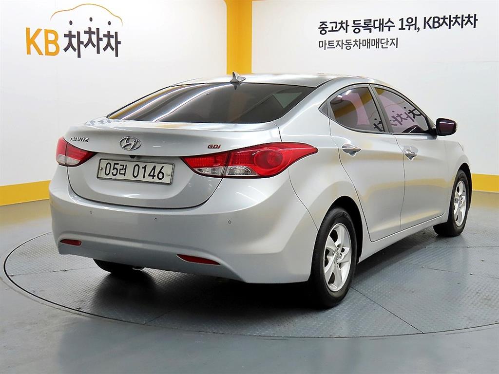 HYUNDAI Avante - Vista 4