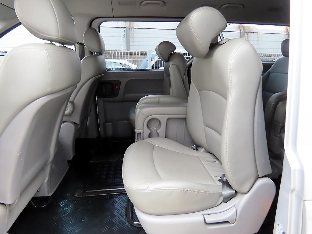 HYUNDAI Starex - Vista 6