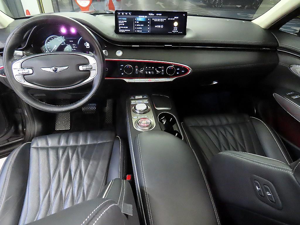 Genesis GV70 - Vista 6