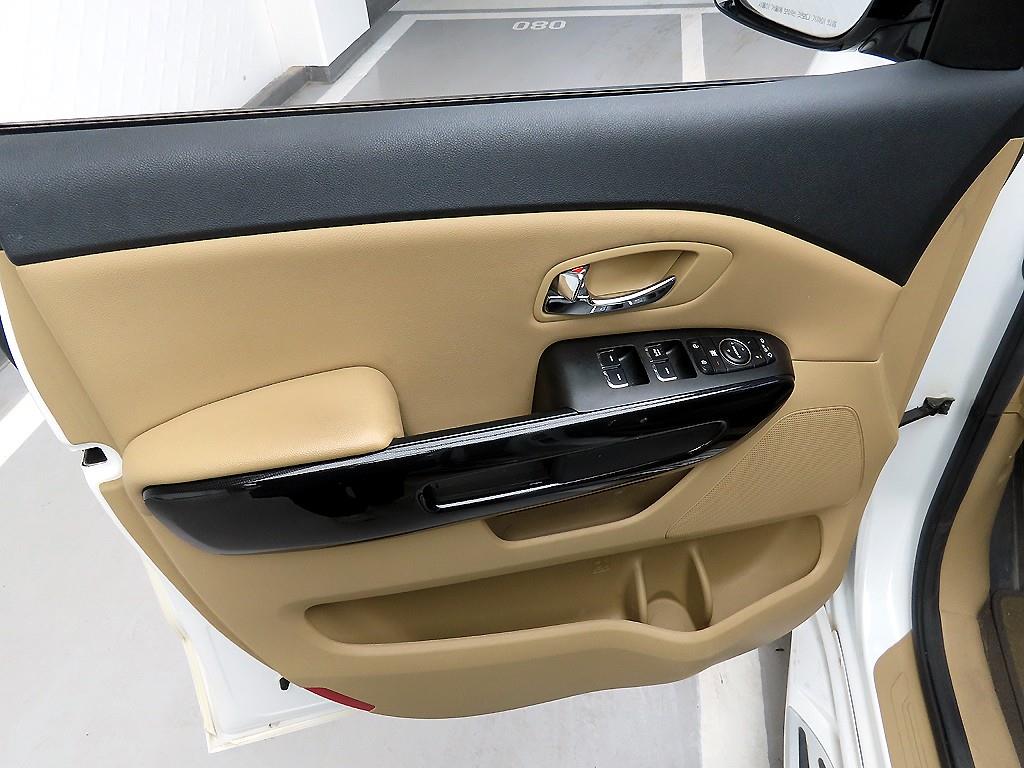 KIA Carnival - Vista 11