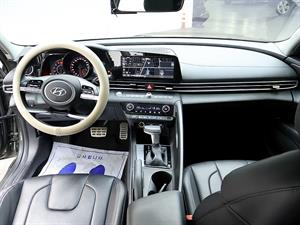 HYUNDAI Avante - Vista 10