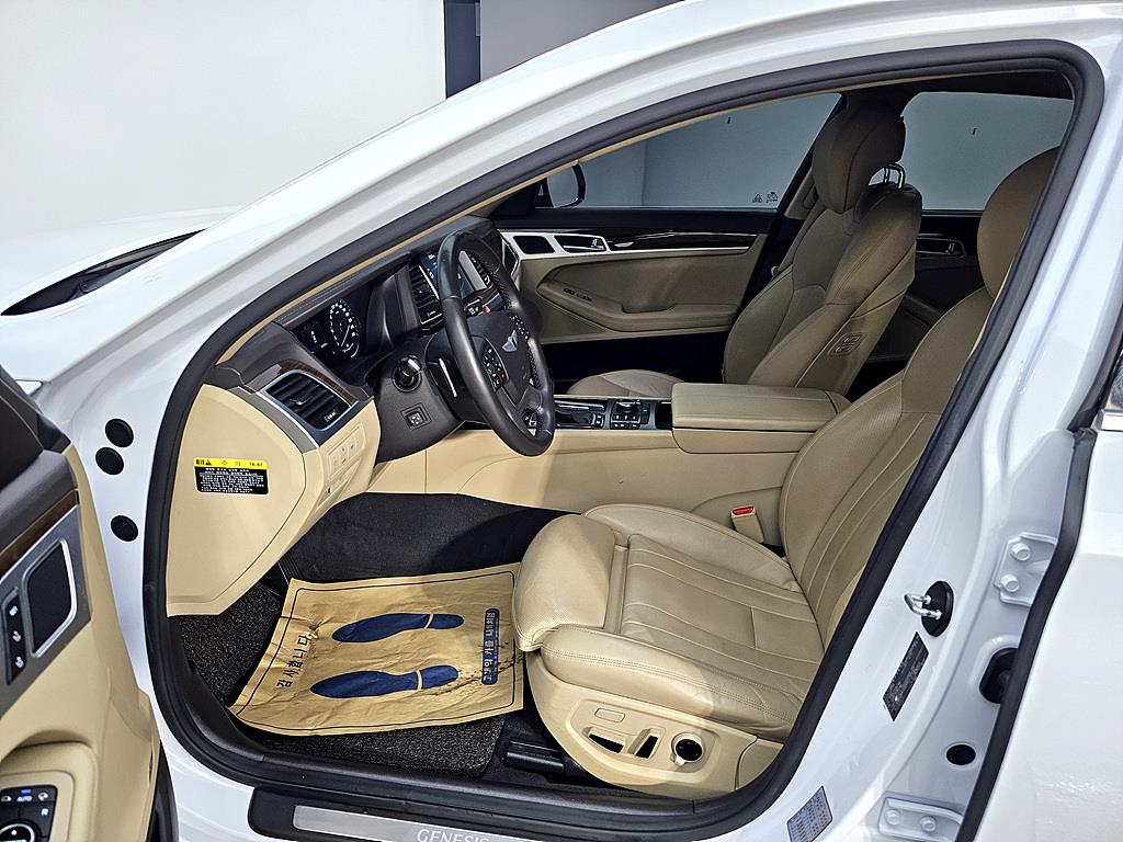 HYUNDAI Genesis - Vista 7