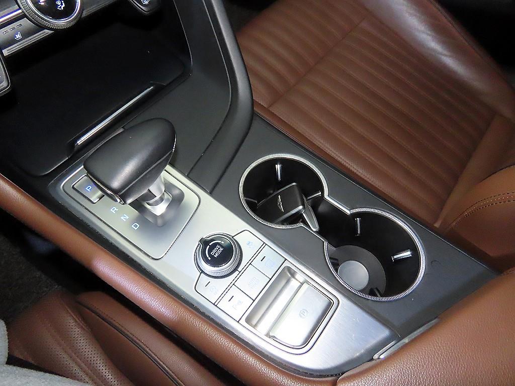 Genesis G70 - Vista 12