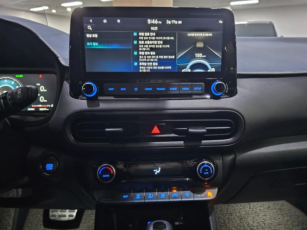 HYUNDAI Kona - Vista 10