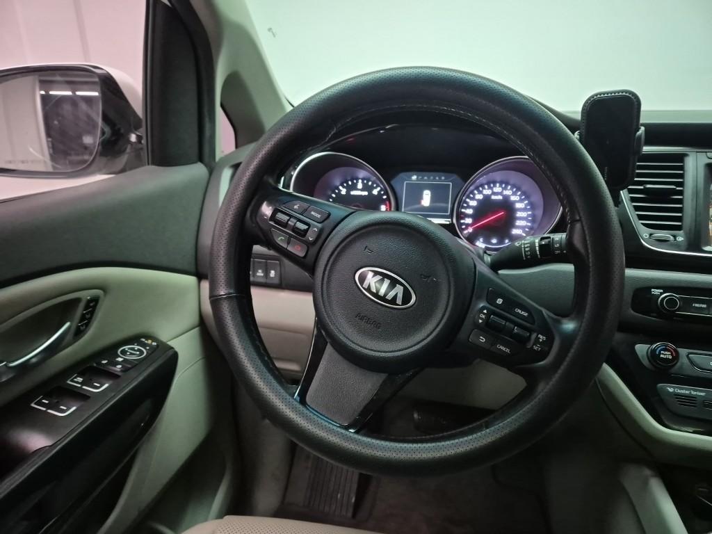 KIA Carnival - Vista 9