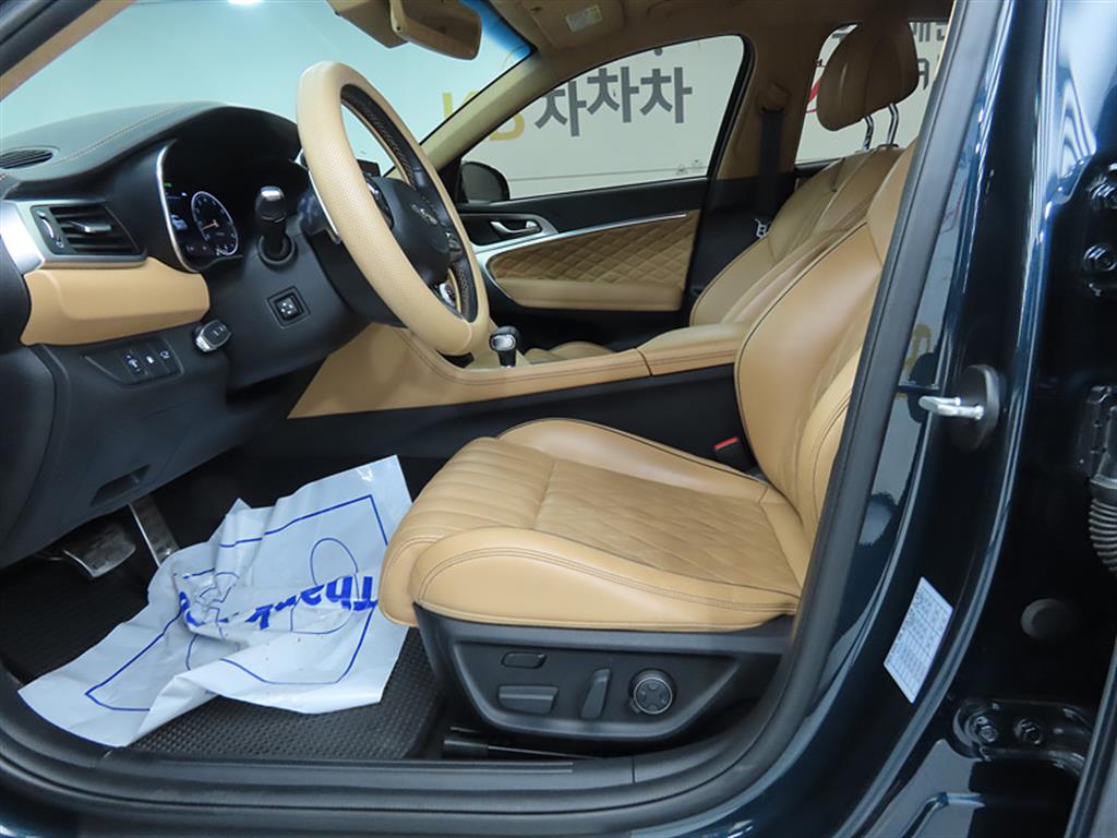 Genesis G70 - Vista 5