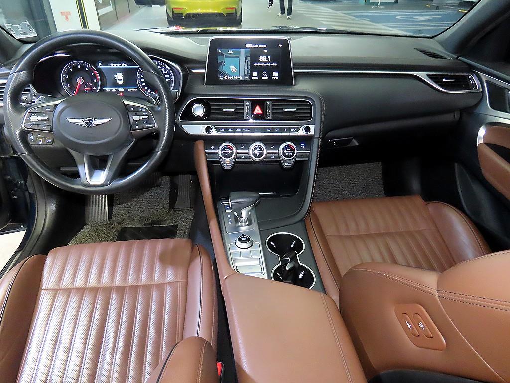 Genesis G70 - Vista 10