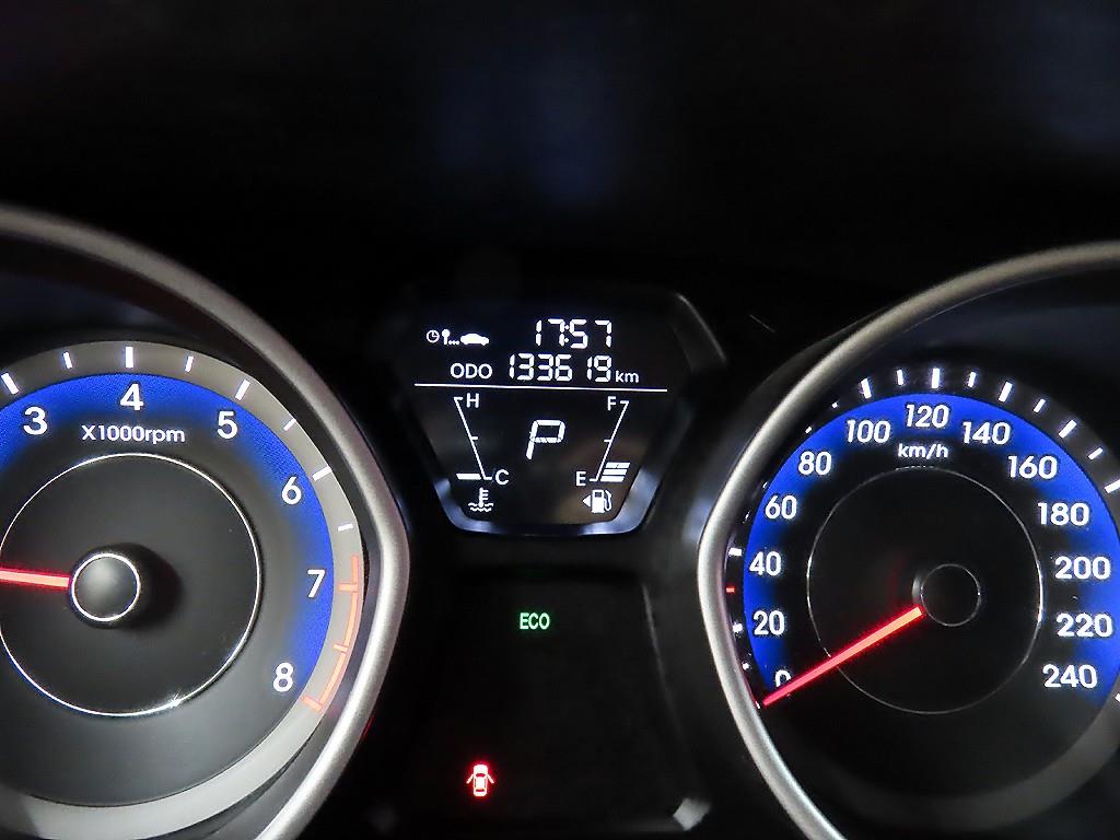 HYUNDAI Avante - Vista 8