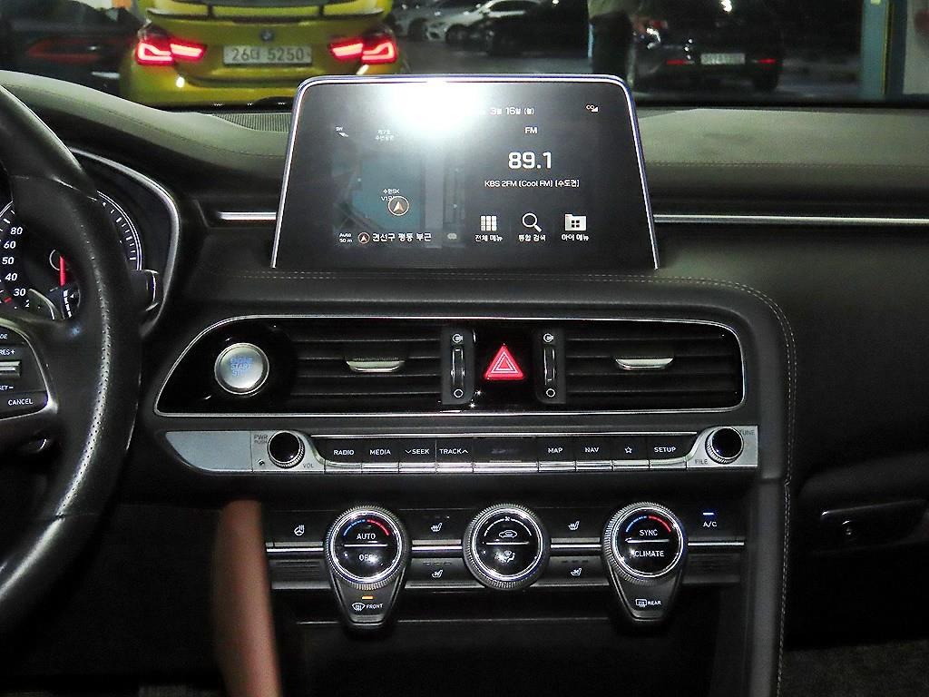 Genesis G70 - Vista 11