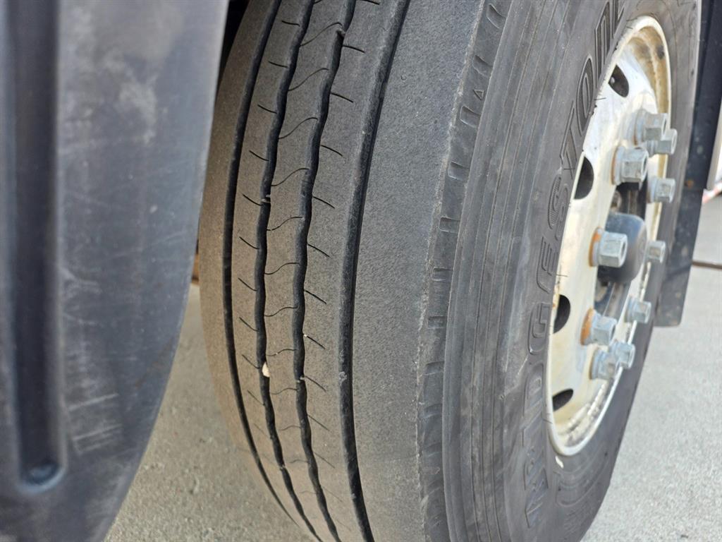 medium and large cargo truck - Vista 9