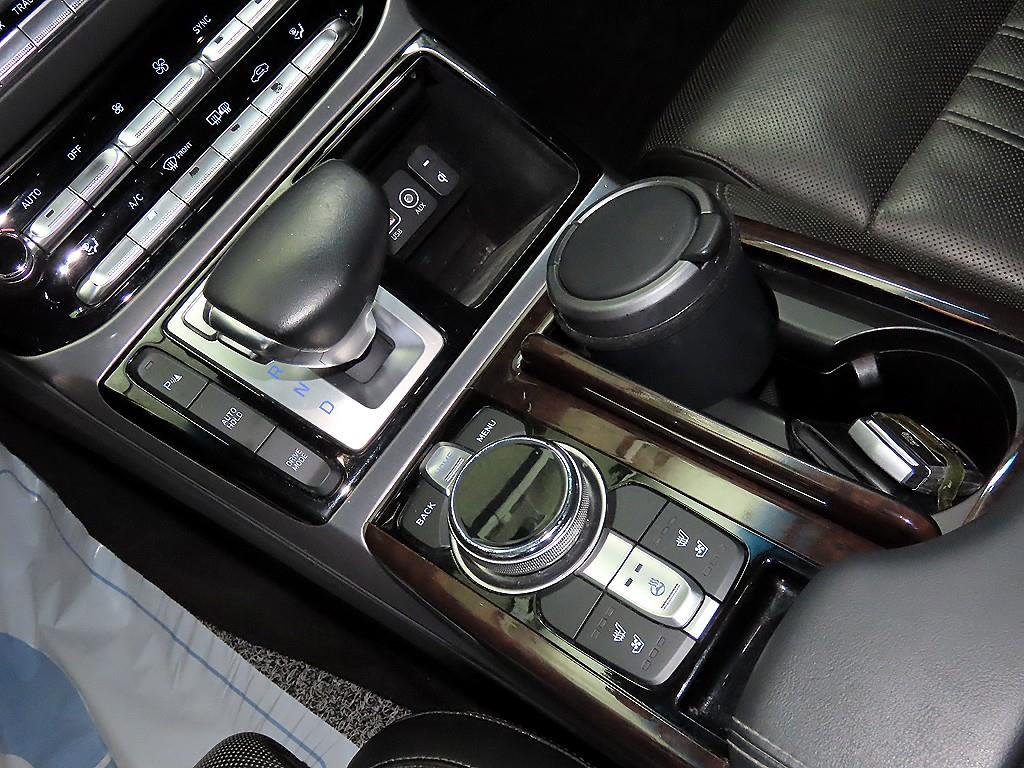 Genesis EQ900 - Vista 12