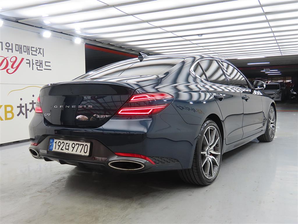 Genesis G70 - Vista 4