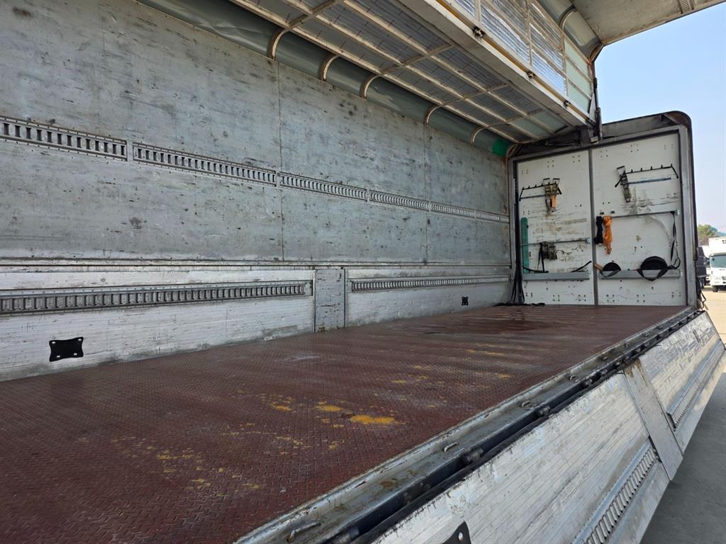 medium and large cargo truck - Vista 8