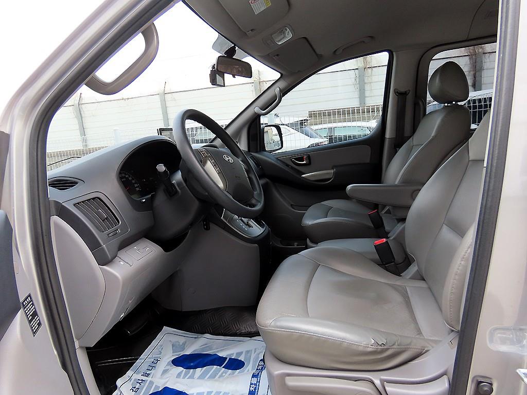 HYUNDAI Starex - Vista 5