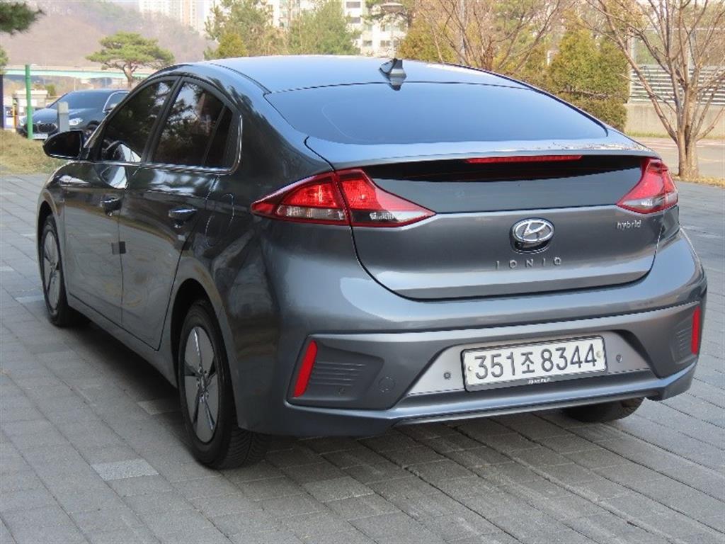 HYUNDAI Ioniq - Vista 7