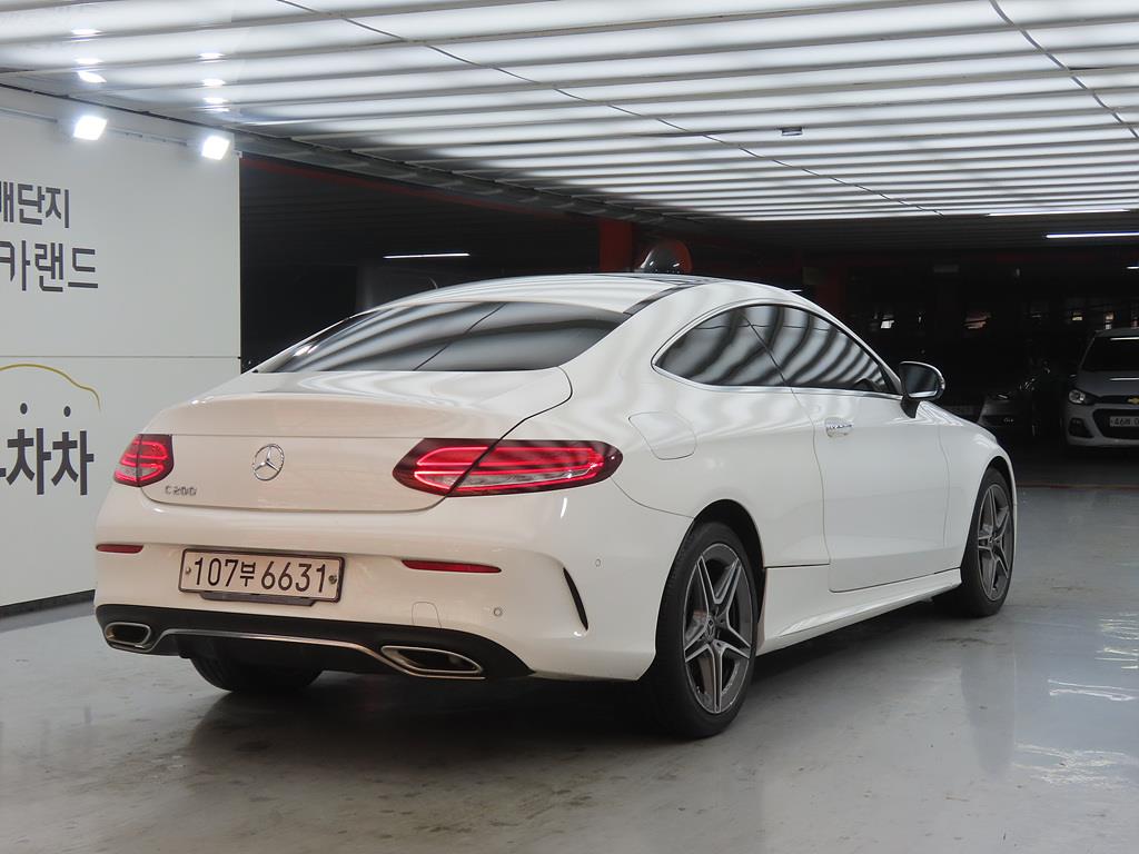 Mercedes Benz C Class - Vista 4