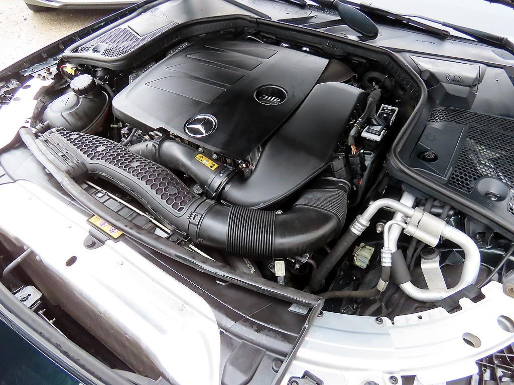 Mercedes Benz C Class 2019 Verde - Importación desde Corea - HF Imports Iquique - Foto 18