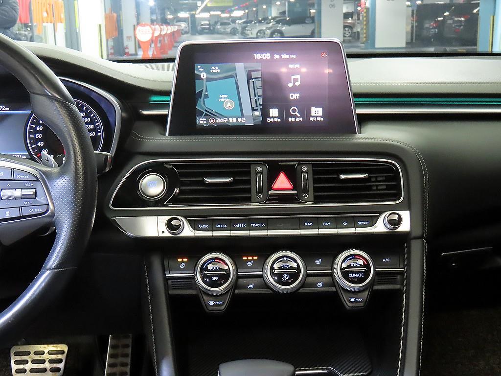 Genesis G70 - Vista 11