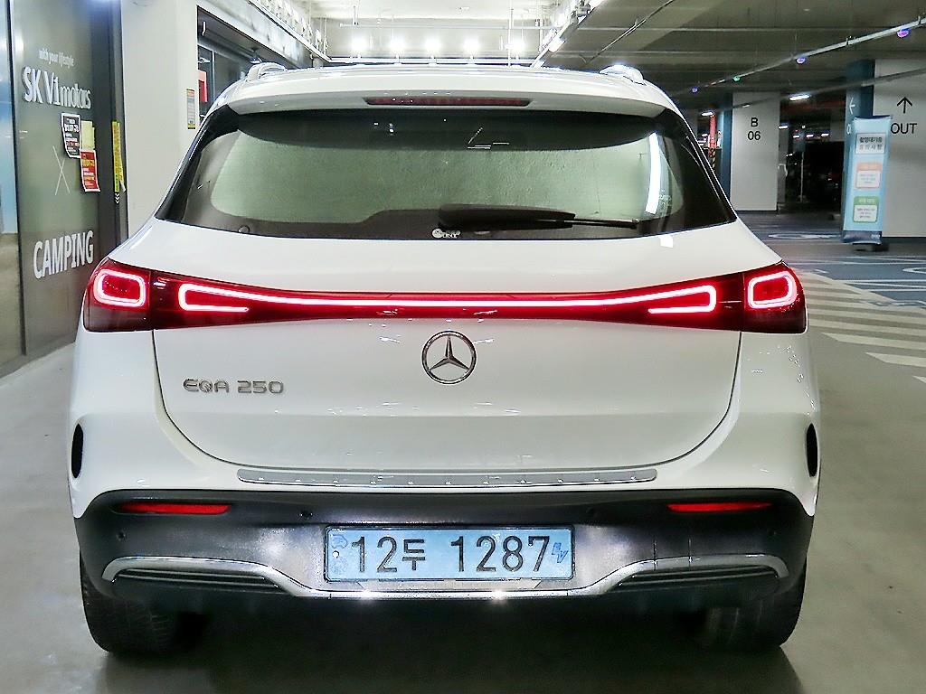 Mercedes Benz EQA - Vista 5