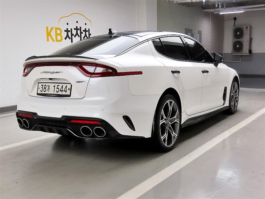 KIA Stinger - Vista 4