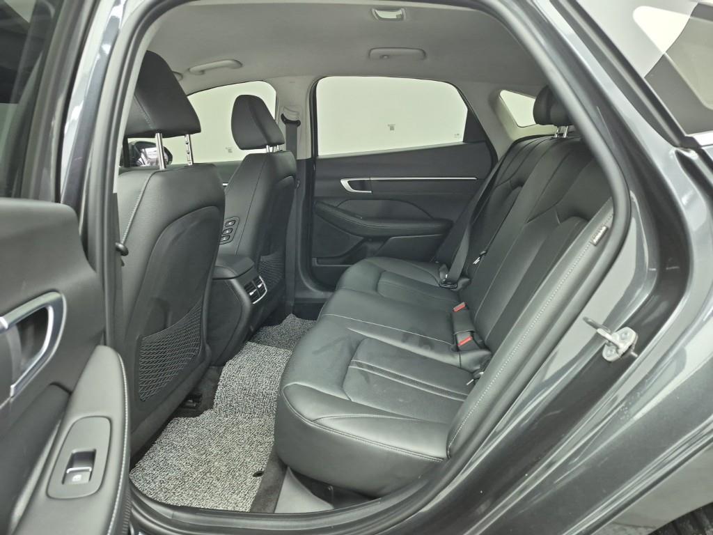 HYUNDAI Sonata - Vista 12