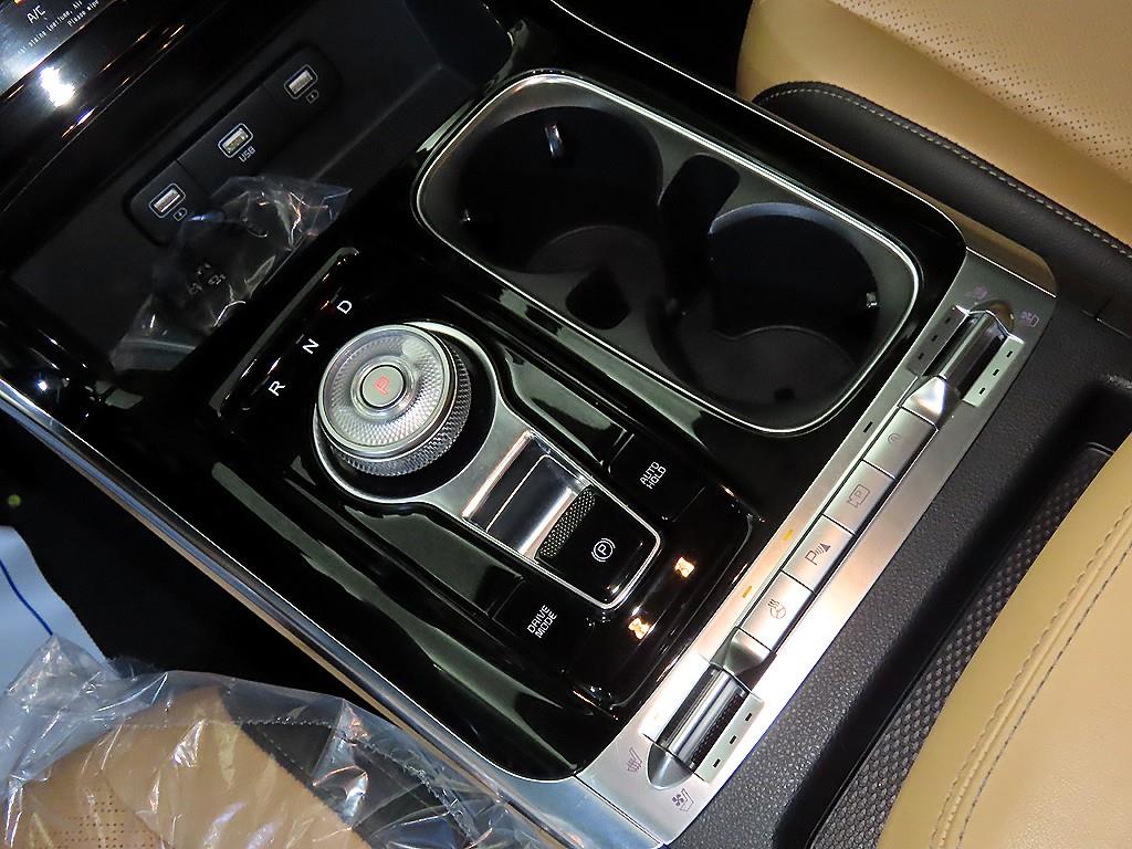 KIA Carnival - Vista 12