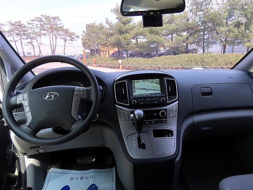 HYUNDAI Starex - Vista 7