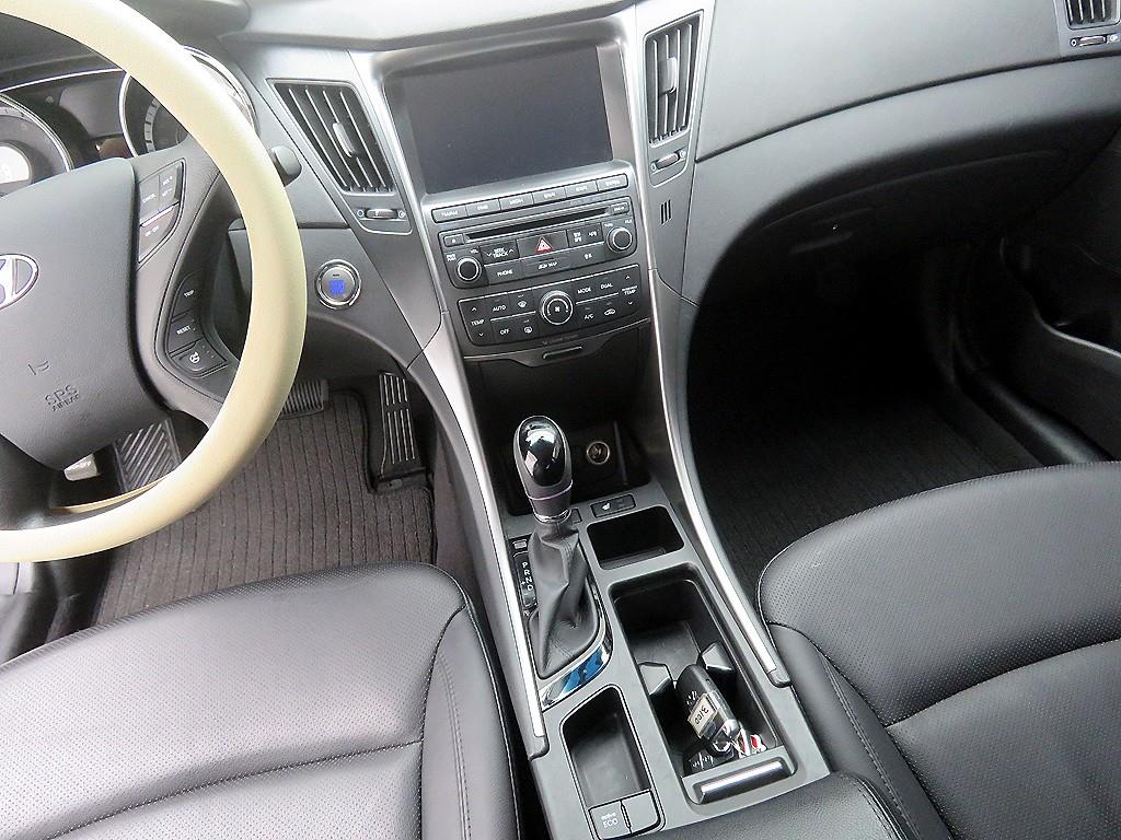 HYUNDAI Sonata - Vista 9