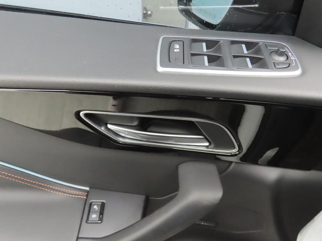 Jaguar F-PACE - Vista 9