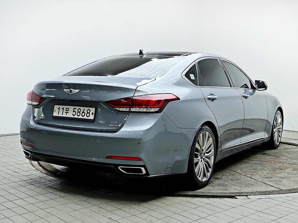 HYUNDAI Genesis - Vista 7