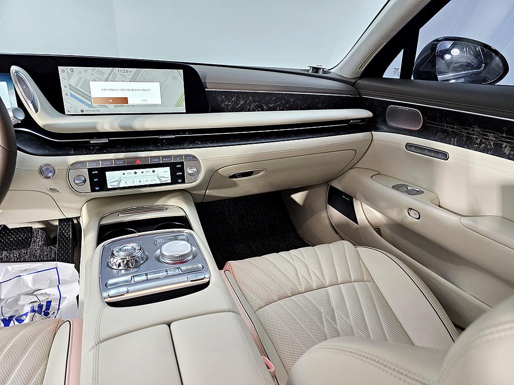 Genesis G90 - Vista 10