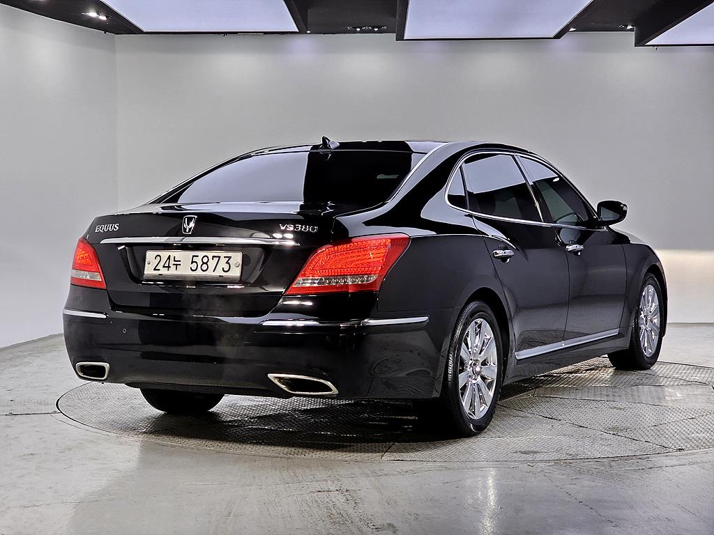 HYUNDAI Equus - Vista 4