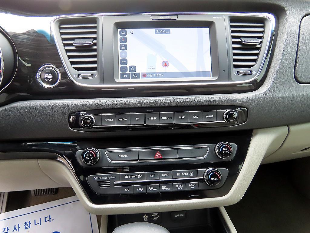 KIA Carnival - Vista 12